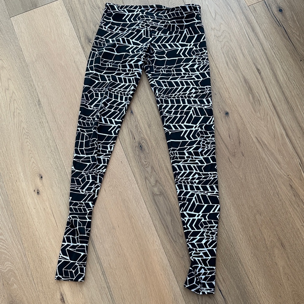 Onzie Black and White Patterned Leggings